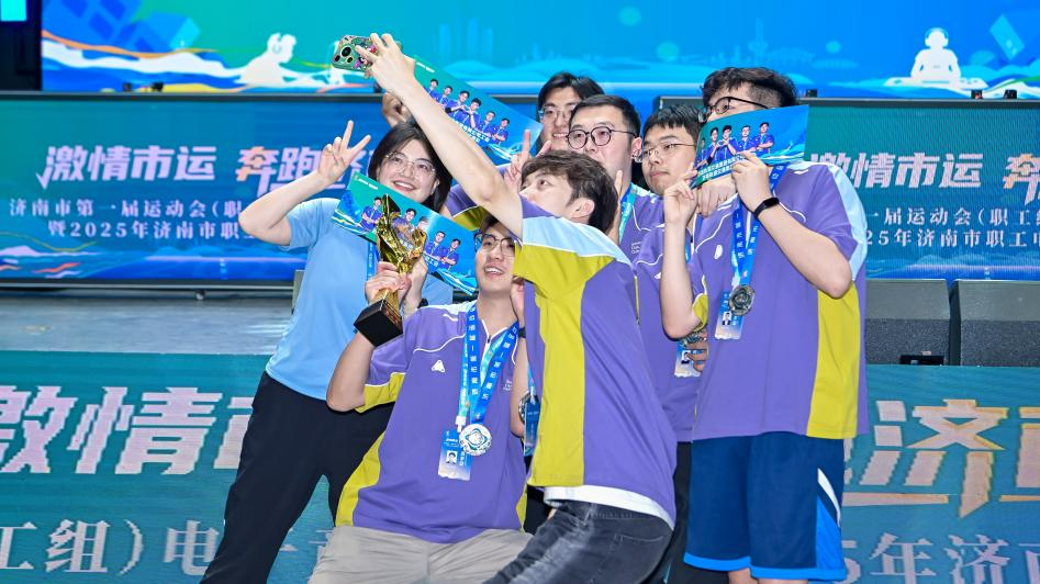 飞铲险酿红 飞铲险酿红