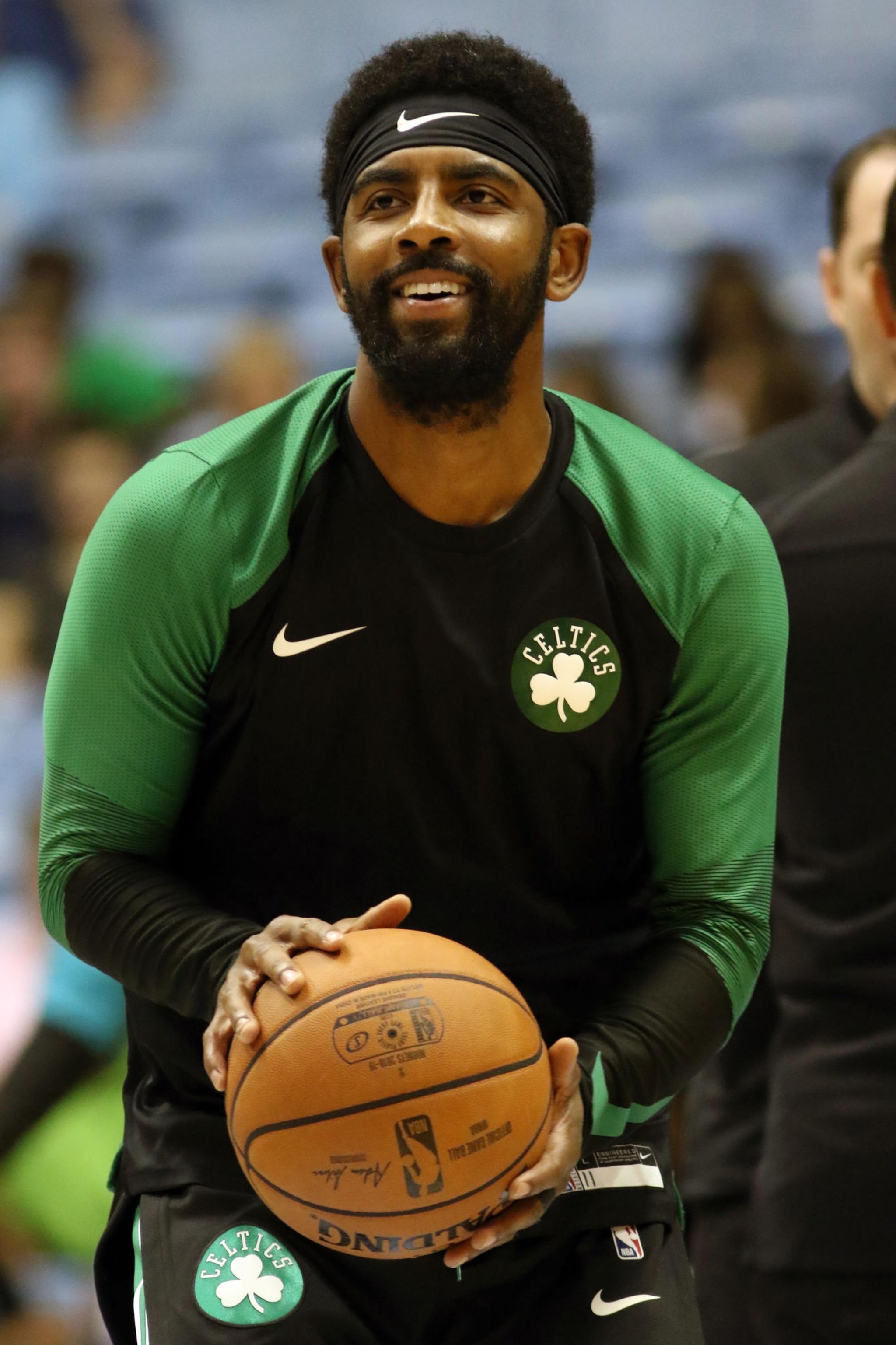 展现出稳固 展现出稳固